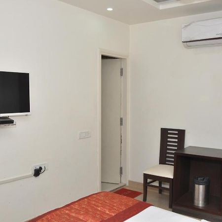 Hotel Al Gulzar Делхи Екстериор снимка