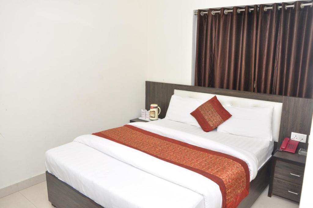 Hotel Al Gulzar Делхи Екстериор снимка